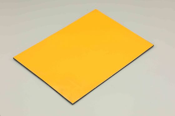 Giallo scuro 3 mm Acp Pe 1300 mm Larghezza PE rivestito Acp Rivestimento murario per soffitti