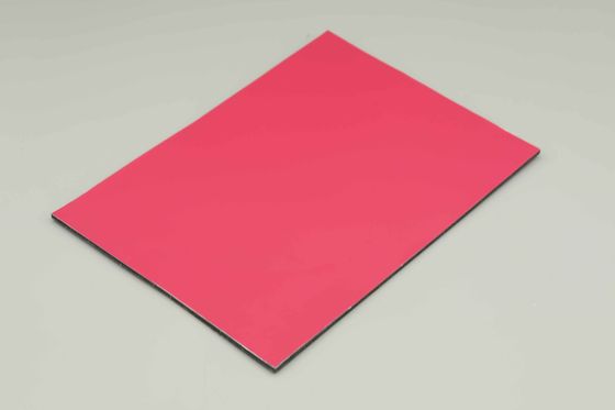 Pannello composito in alluminio PVDF rosso rosa da 4 mm per facciata di edificio | Produttore di lastre ACP per rivestimento di pareti esterne in pelle da 0,3 mm
