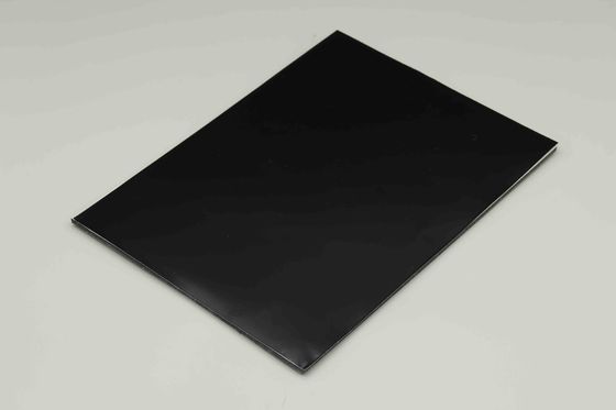 Pannello composito in alluminio Black Mirror ACM con classificazione antincendio B1, resistenza ai raggi UV e dimensioni 1,22*2,44m