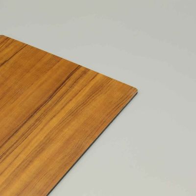 Finitura in legno resistente ACP per facciate moderne. Pannello in legno rivestito PVDF.