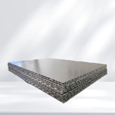 A2 pannelli di alluminio W-core a sezione trasversale ondulata e ondulata forniscono soluzioni a lungo termine per la decorazione delle pareti esterne.