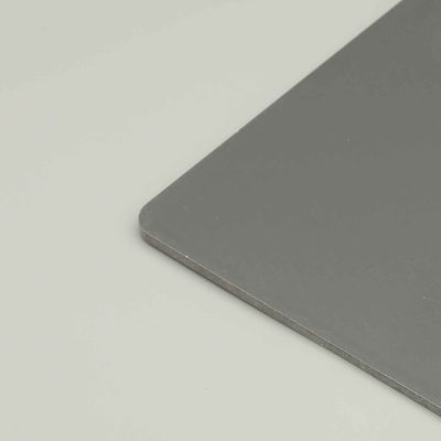 Pannello in alluminio composito PVDF grigio per cartelloni pubblicitari all'aperto Decorazione di pareti esterne luminose Spazi commerciali